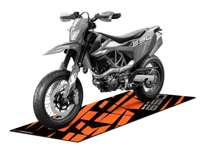 KTM Tankmatte/ Service-Matte “Works 1” | für SMCR, Duke, Superduke, 690 Enduro, LC4, Adventure Bikes etc. | schwarz, orange | Independent Racing | Dekore, Accessoires und Motorrad Bekleidung