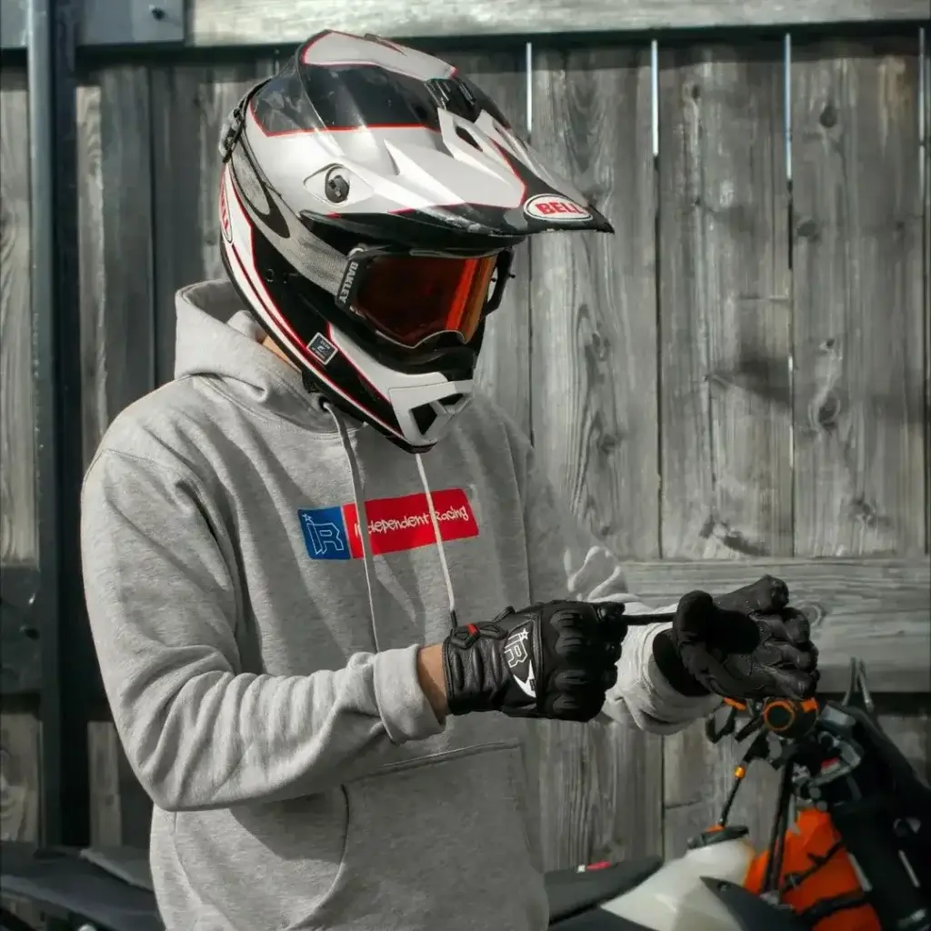 Independent Racing Supermoto Handschuhe in einer Nahaufnahme | Independent Racing