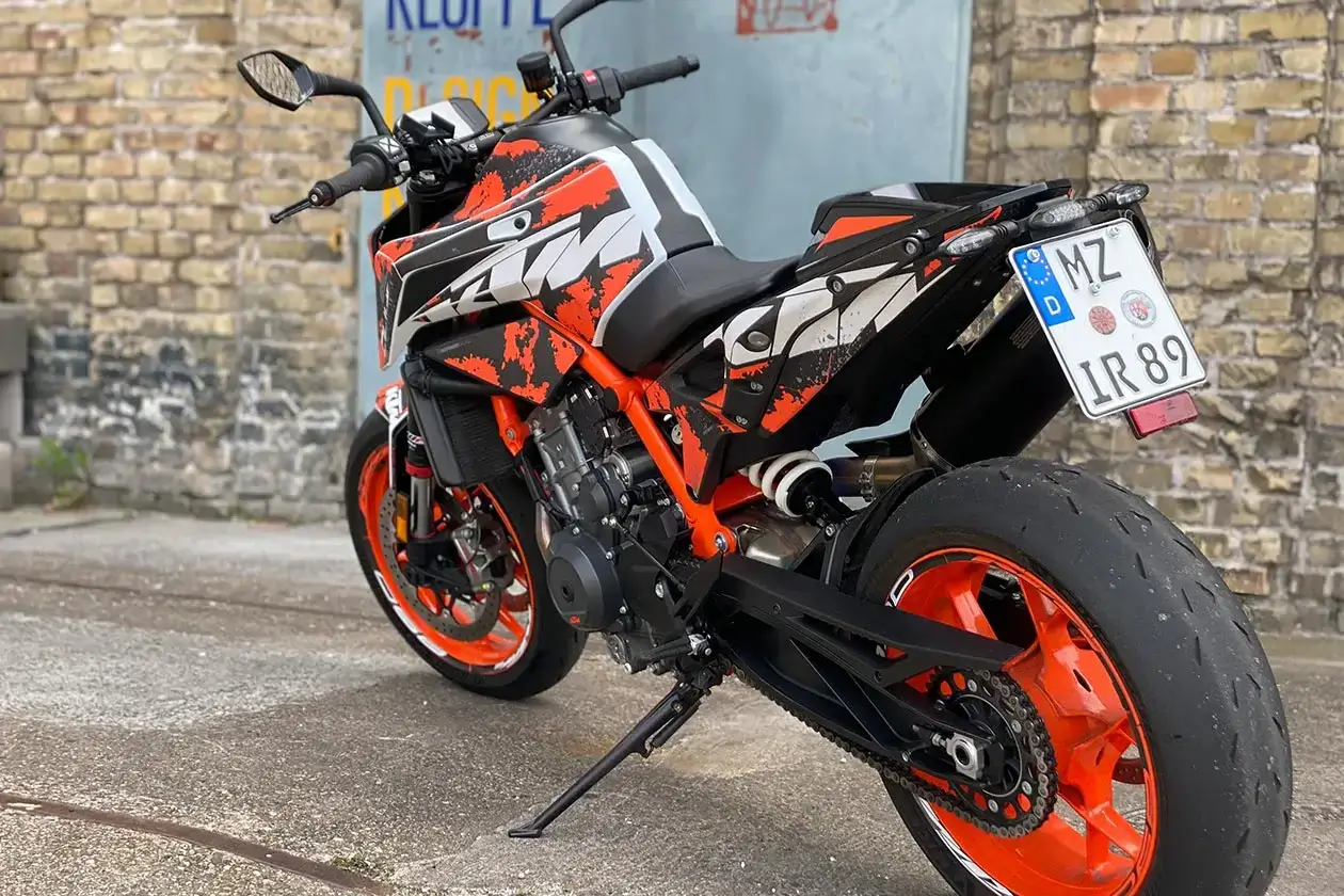 KTM Duke 790/890 Dekor Kits mit einzigartigem Design, passend für sportliche Fahrer | Independent Racing