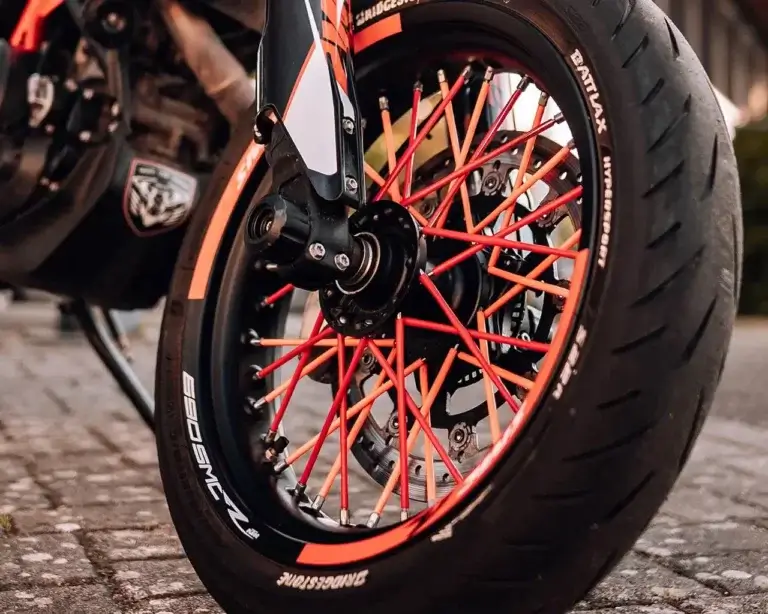 KTM Felgenaufkleber im Racing-Stil, hochwertig für sportliche Akzente | Independent Racing