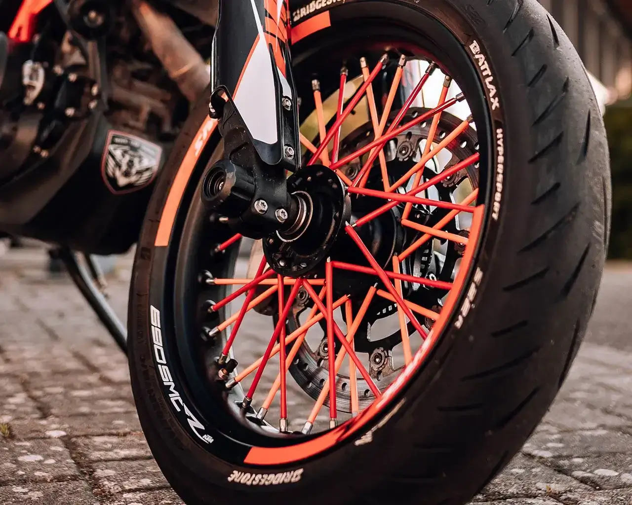 KTM Felgenaufkleber im Racing-Stil, hochwertig für sportliche Akzente | Independent Racing