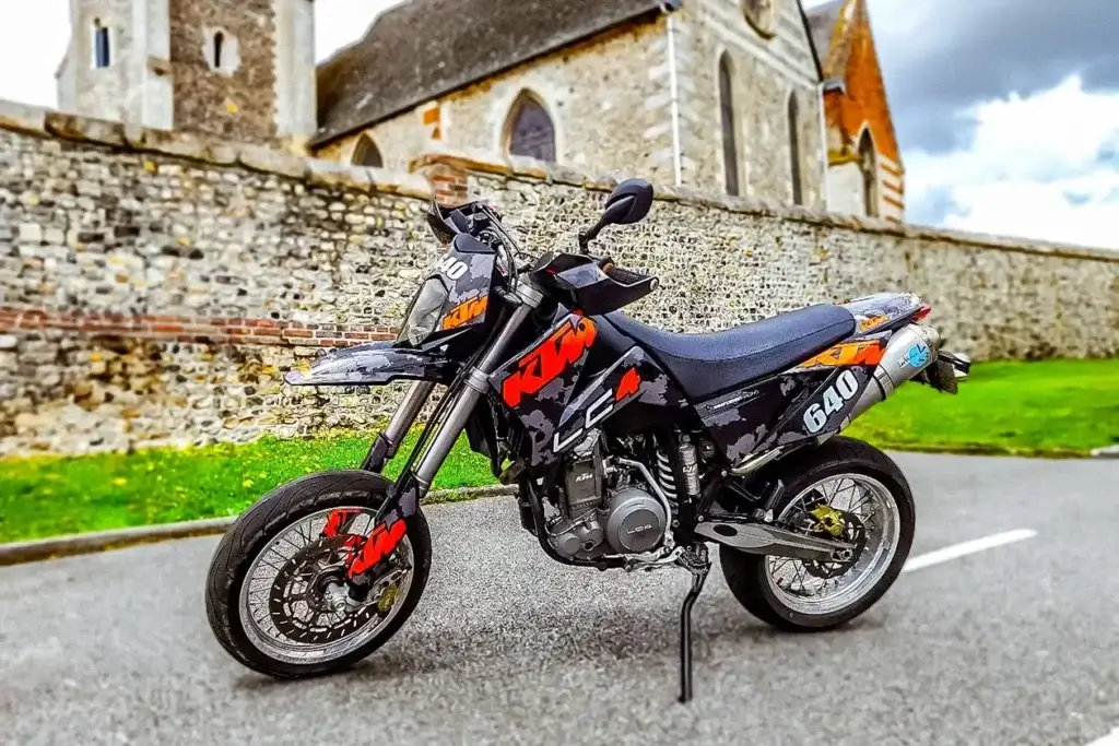KTM LC4 Dekore für Baujahre 2005-2007, sportlich und stilvoll für Individualisierung | Independent Racing