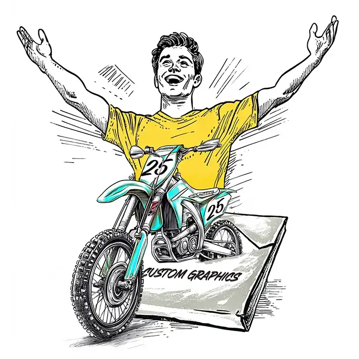 Ein glücklicher Mann mit gelbem Shirt, Motorrad und Briefumschlag.