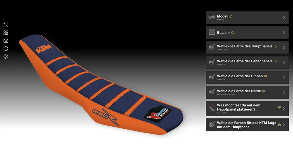 Blau oranger KTM Sitzbankbezug für 690 SMCR & Enduro mit KTM Logo dargestellt im Konfigurator.