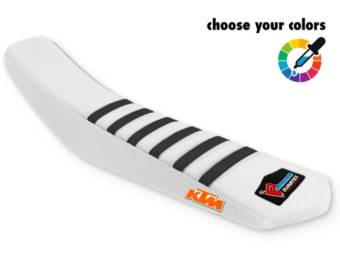 Weißer KTM Sitzbankbezug für Motocross, Enduro & Supermoto mit schwarzen Rippen und KTM-Logo.