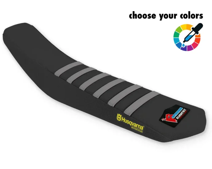 Schwarzer Husqvarna Sitzbankbezug für Motocross, Enduro & Supermoto mit grauen Rippen und gelbem Husqvarna-Logo.