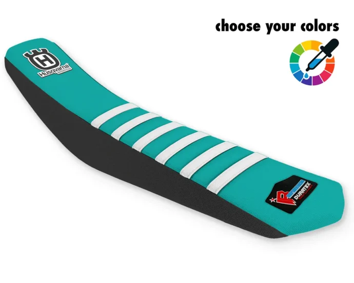 Türkiser Husqvarna Sitzbankbezug für Motocross, Enduro & Supermoto mit weißen Rippen, schwarzen Seiten und Husqvarna-Logo.