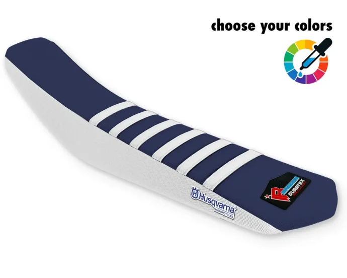 Dunkelblauer Husqvarna Sitzbankbezug für Motocross, Enduro & Supermoto mit weißen Rippen, weißen Seiten und Husqvarna-Logo.